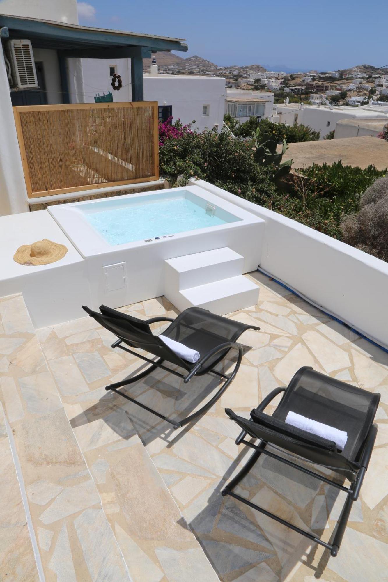 Cycladic With Hot Tub *