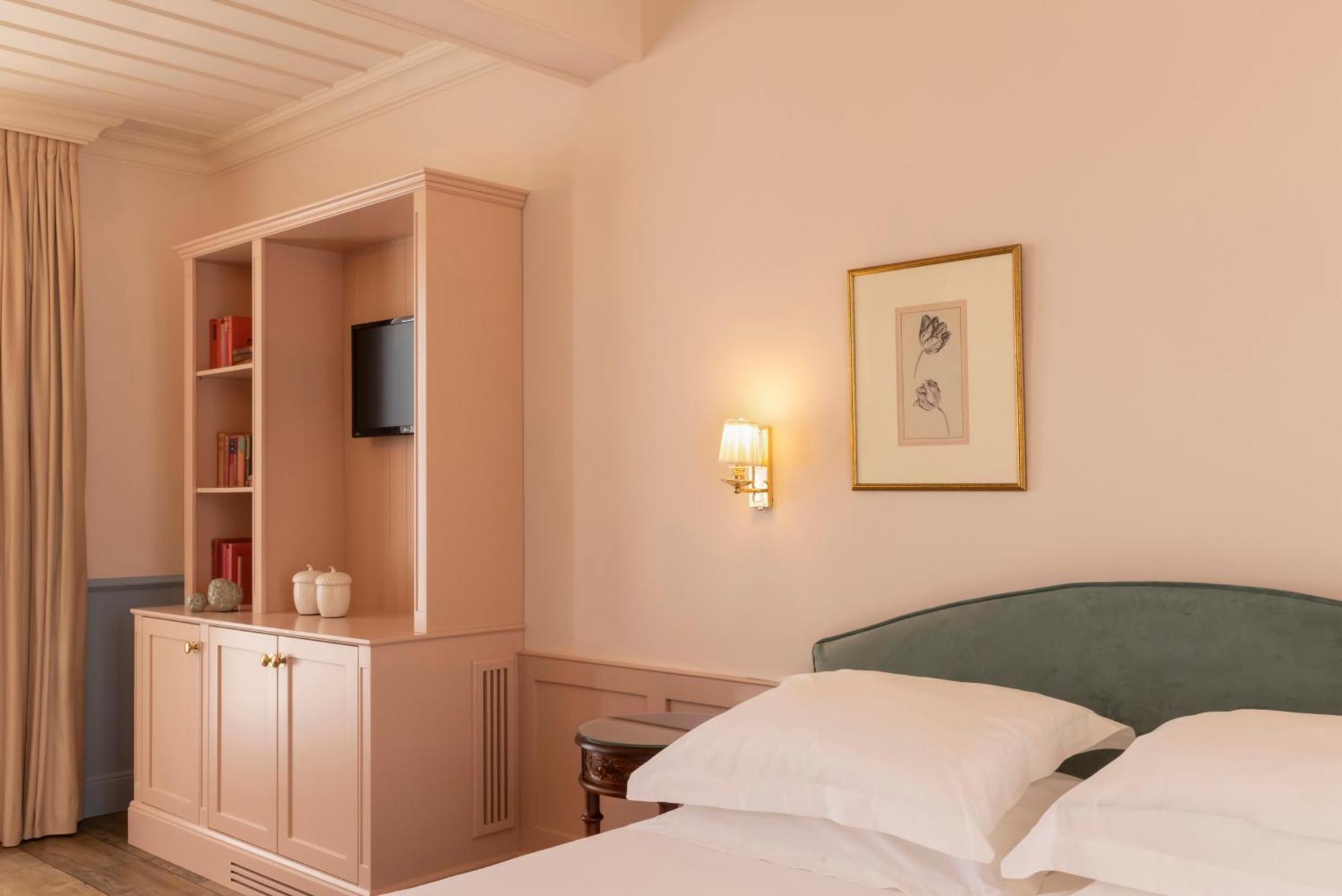 Dorion Hotel 4*