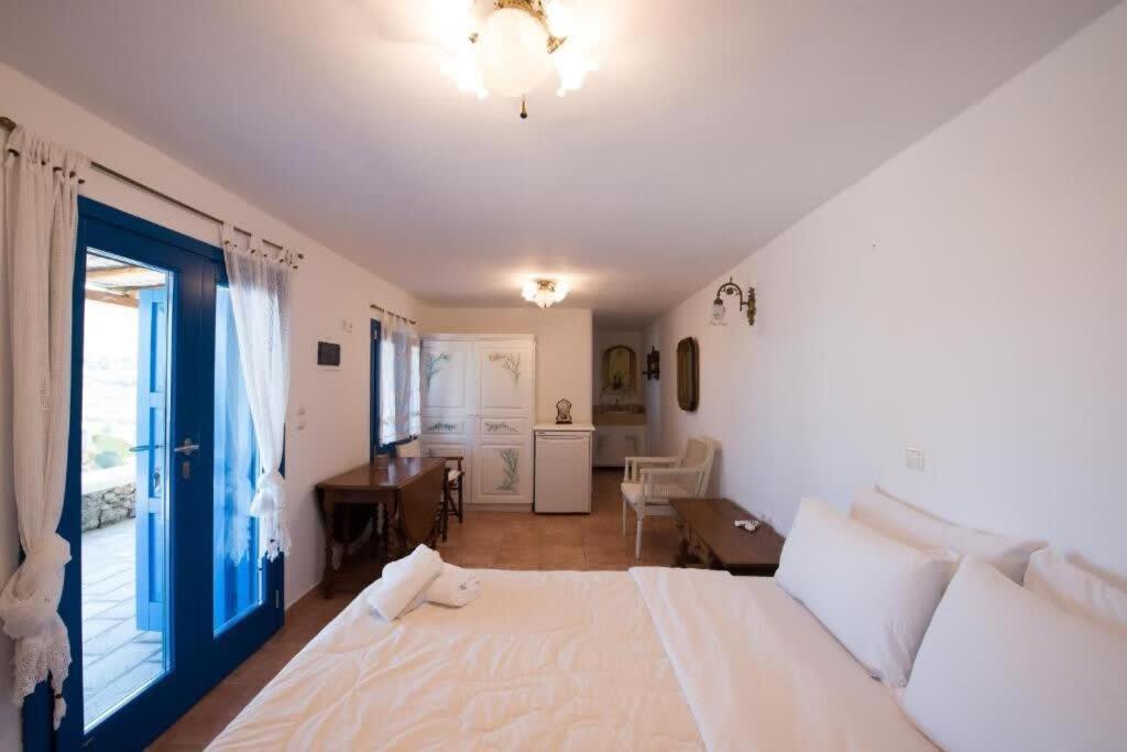 Victoria With Sea View And Two Private Pools Villa