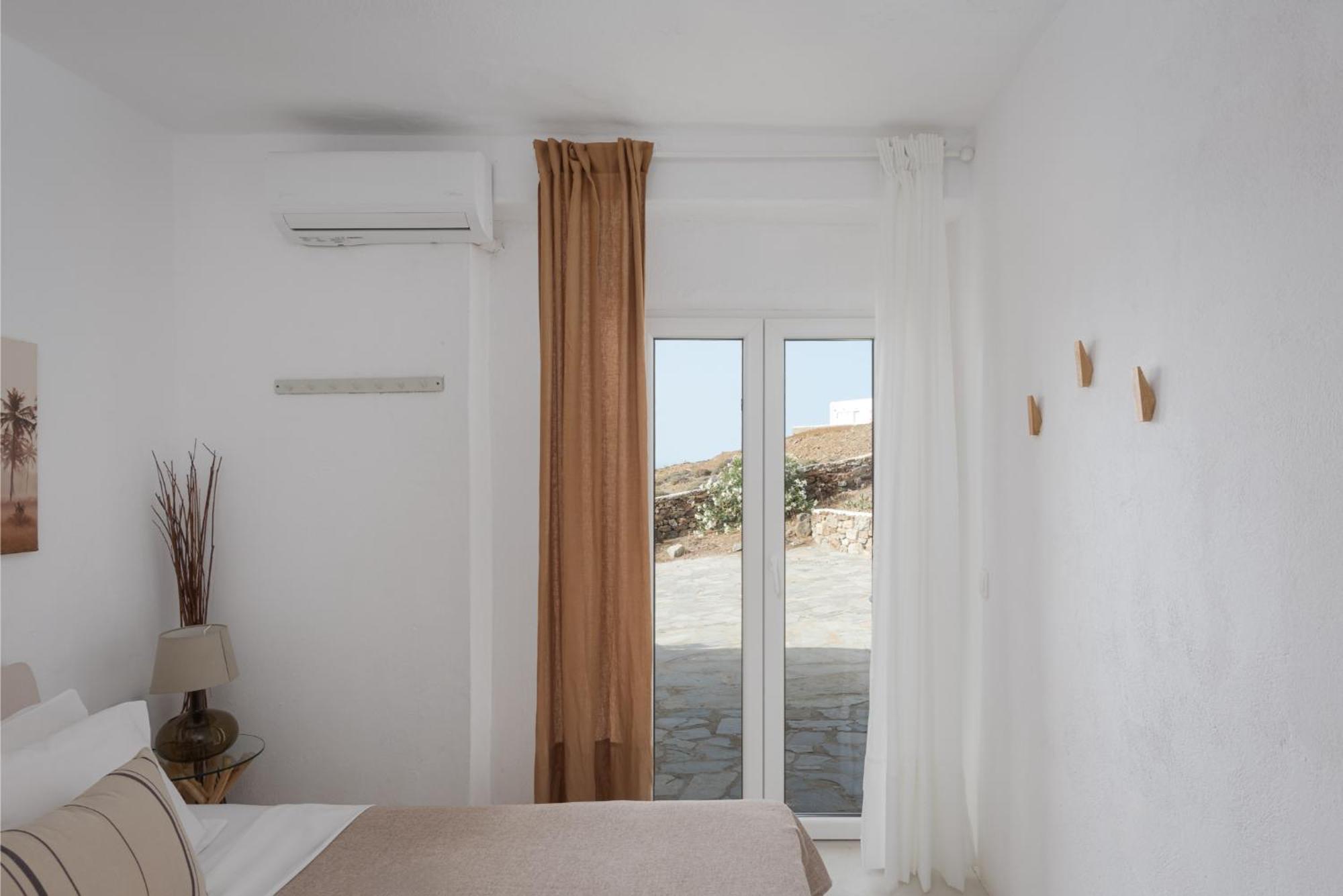 Lea Mykonos * Merchia Beach