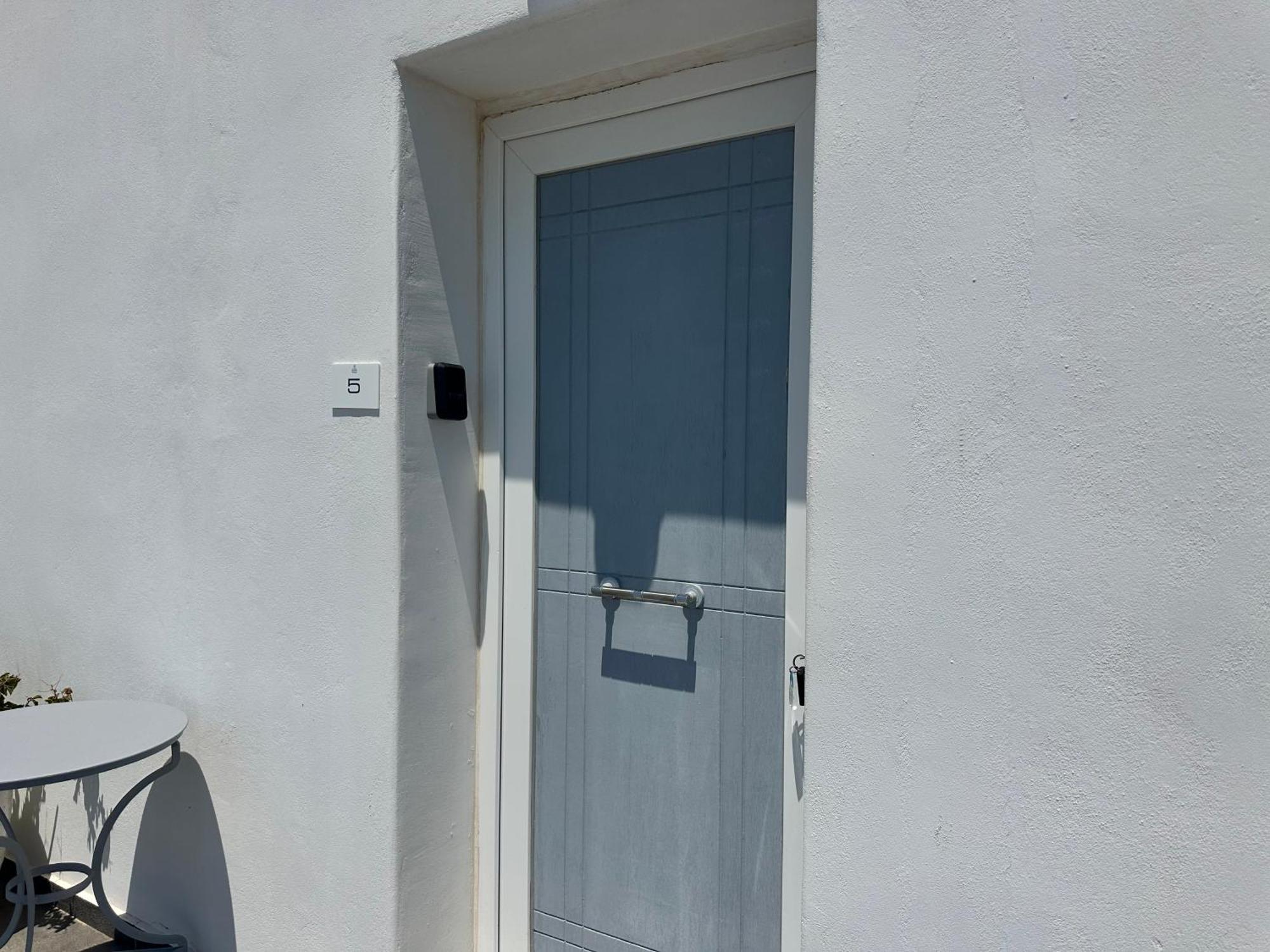 Ene's Mykonos Klouvas