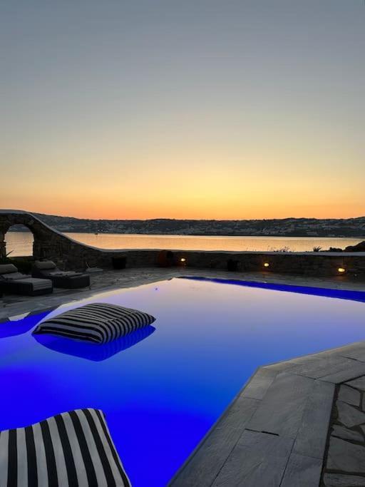 Waterfront - Stunning 5-bedroom Annita With Incredible Views *
