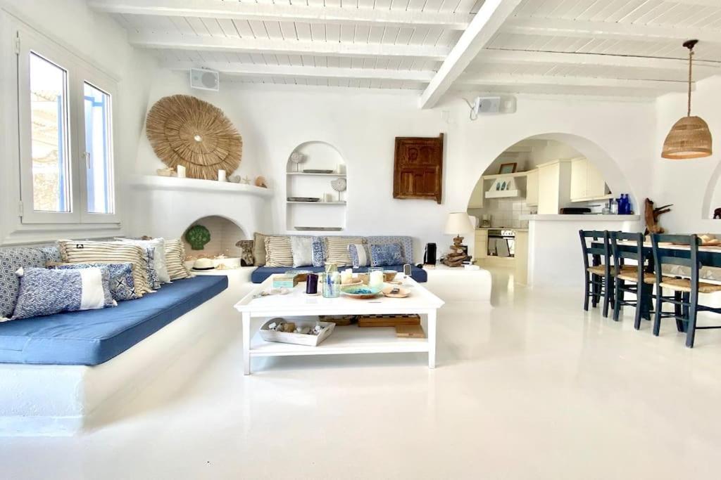 Villa Waterfront - Stunning 5-bedroom Annita With Incredible Views *