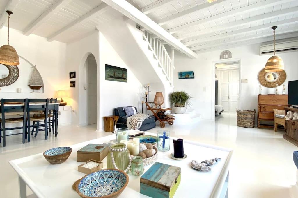 Waterfront - Stunning 5-bedroom Annita With Incredible Views