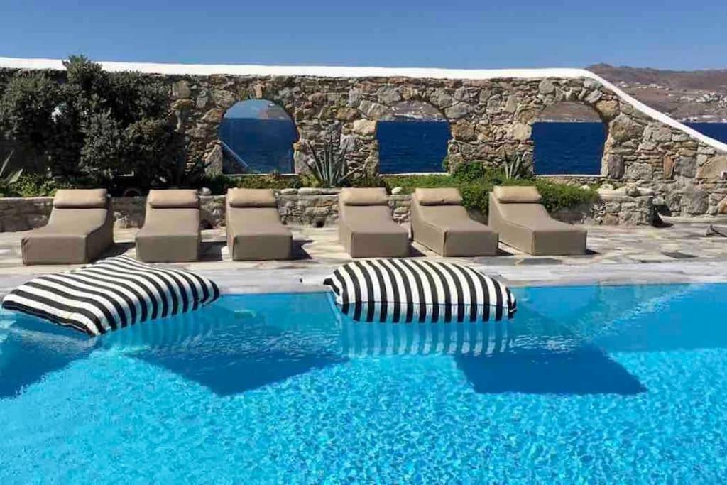 Villa Waterfront - Stunning 5-bedroom Annita With Incredible Views *