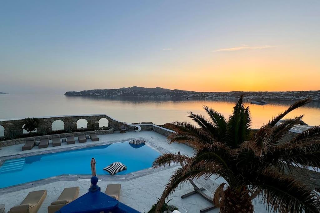 Waterfront - Stunning 5-bedroom Annita With Incredible Views