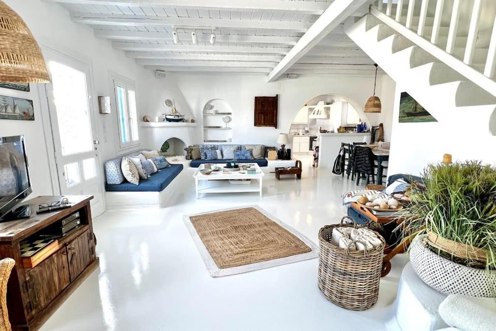 Villa Waterfront - Stunning 5-bedroom Annita With Incredible Views