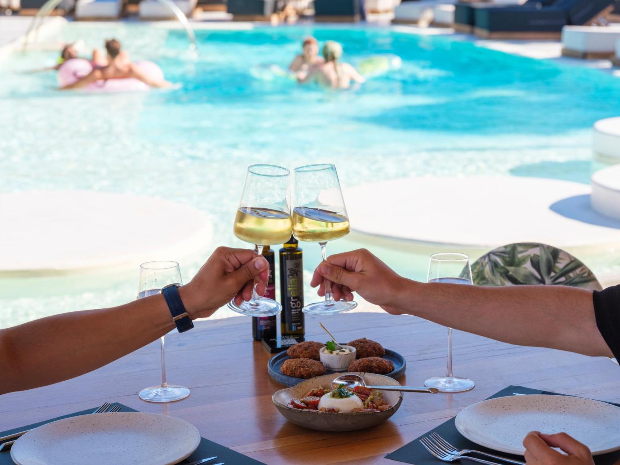 Axel Mykonos - Adults Only