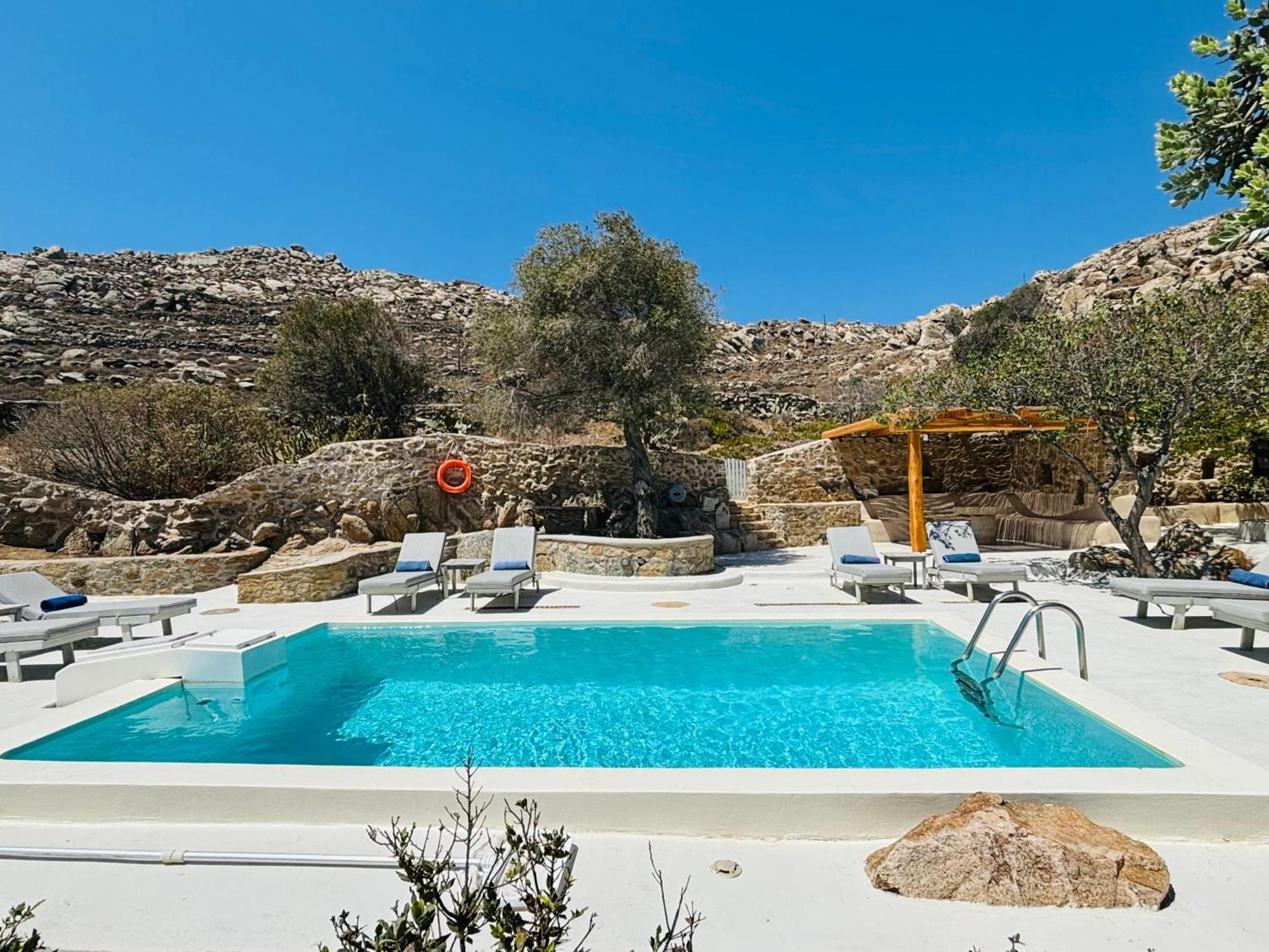 Stone Built Ferretti * Plintri