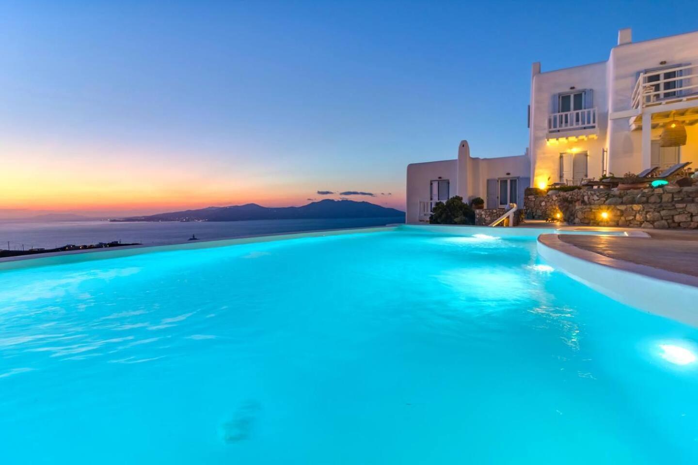 Aquata Boutique With Pool Holiday home