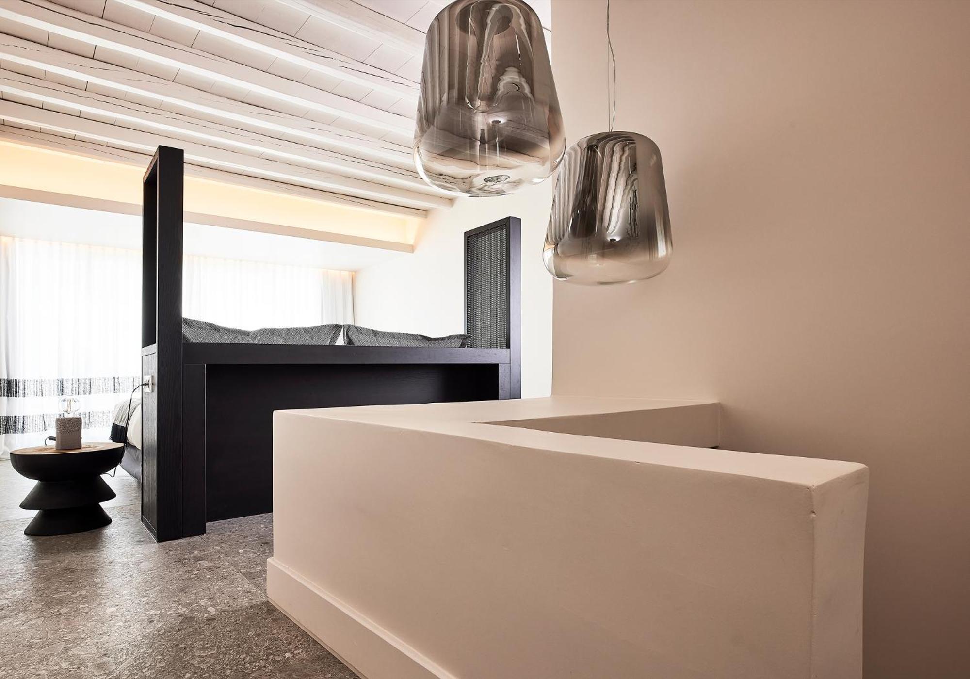 Amazon Mykonos & 5*