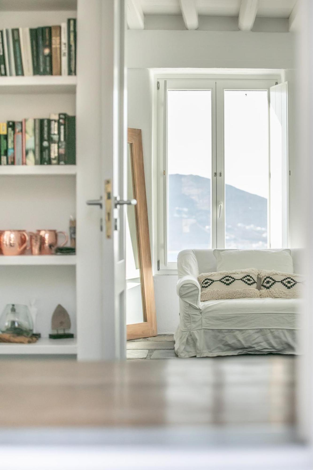 Joy Mykonos Boutique Ano Mera