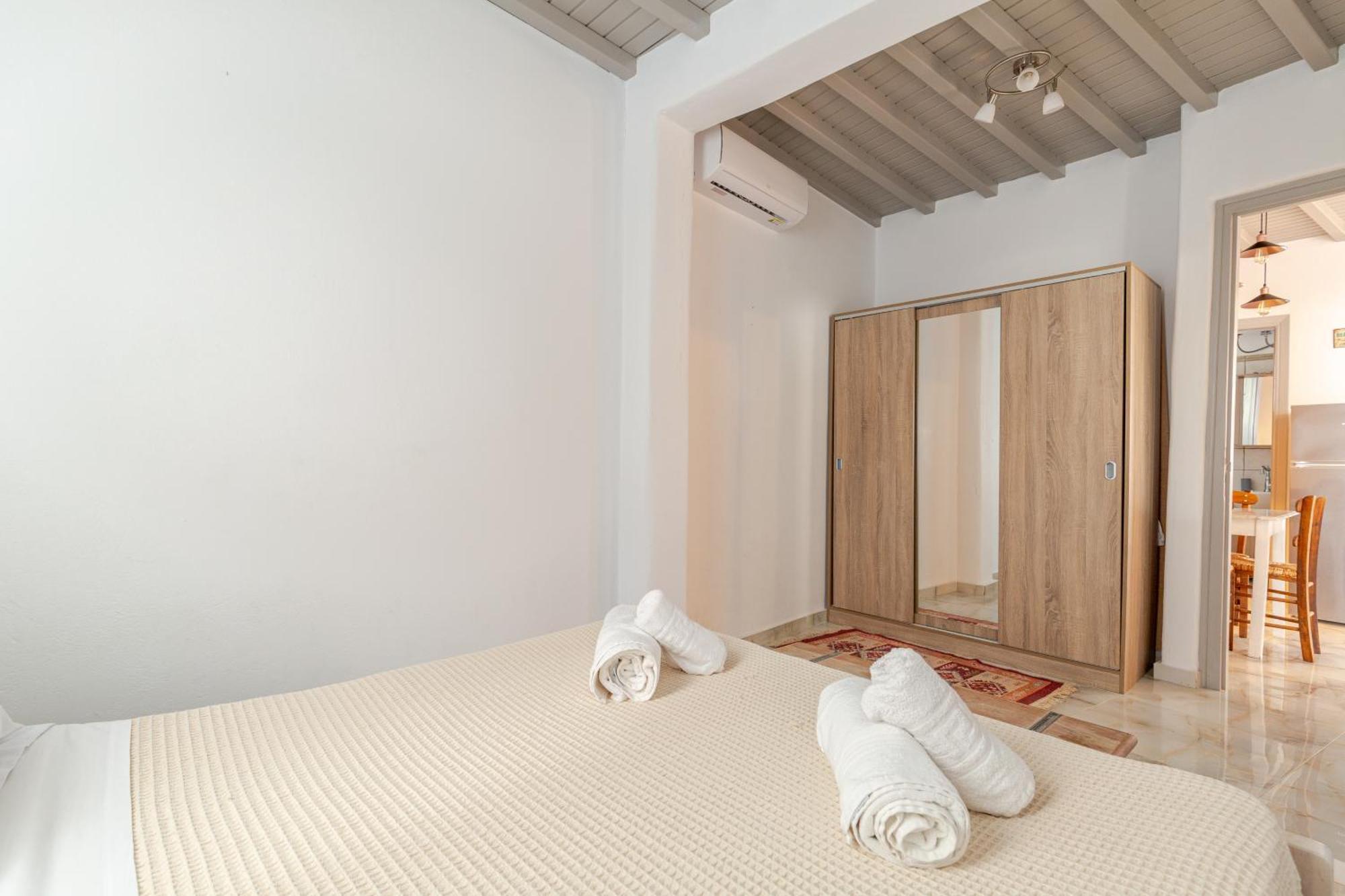 Elenitas House In
