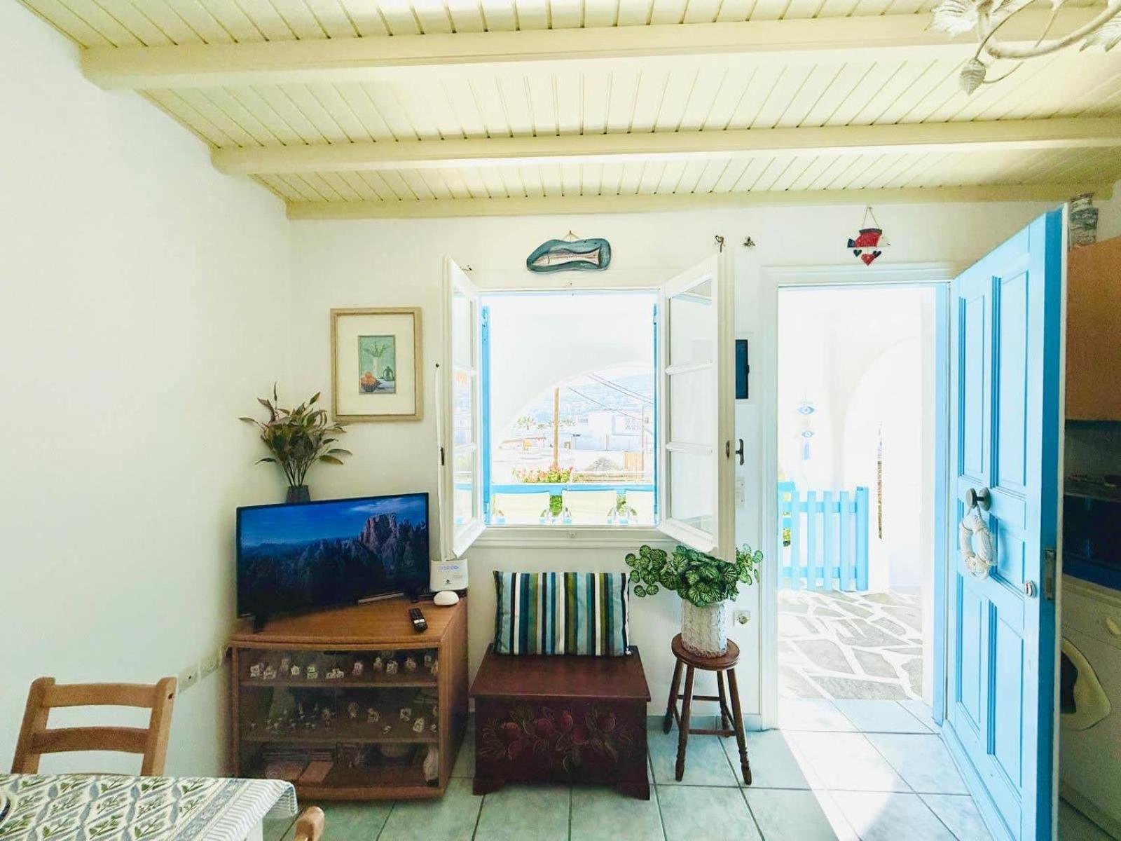 Stylish 2 Bd Escape With Patio At *