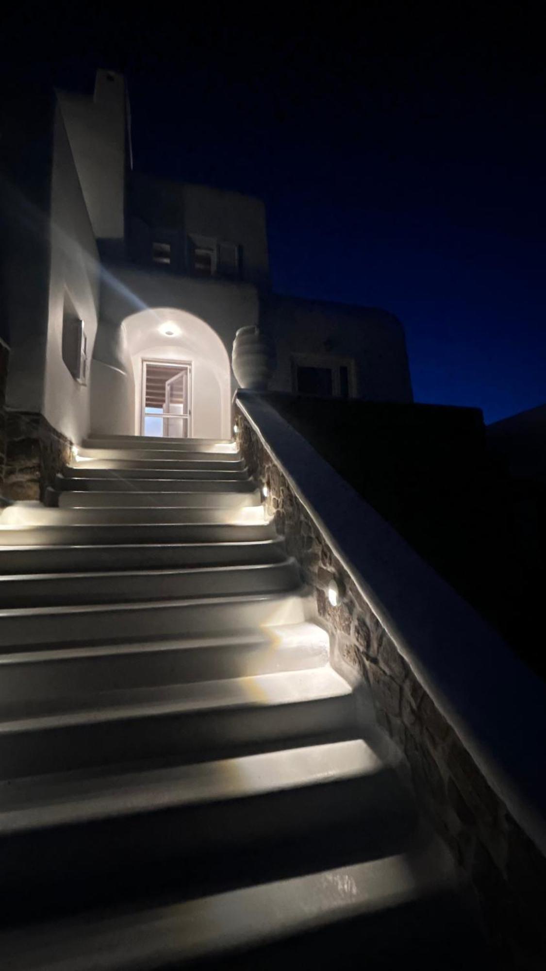 Myconian Unique In Marathi , 140sqm - 4people ,shisha Place , Private Parking, Party Place - Elenas Hospitality - Pousada Mykonos Town