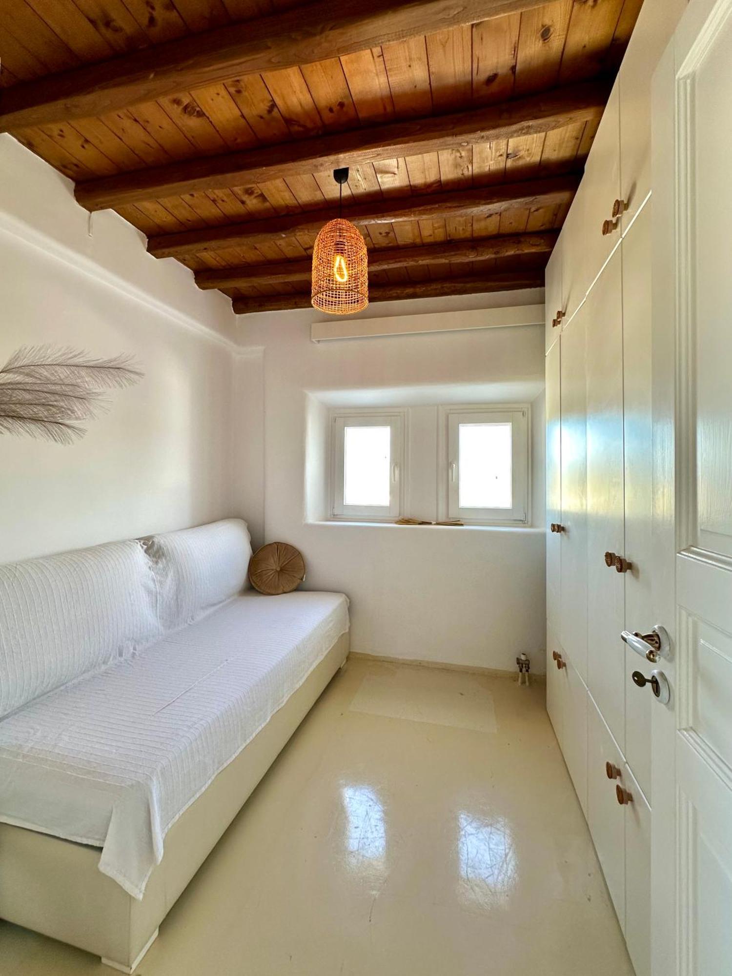 Myconian Unique In Marathi , 140sqm - 4people ,shisha Place , Private Parking, Party Place - Elenas Hospitality - Pousada Mykonos Town