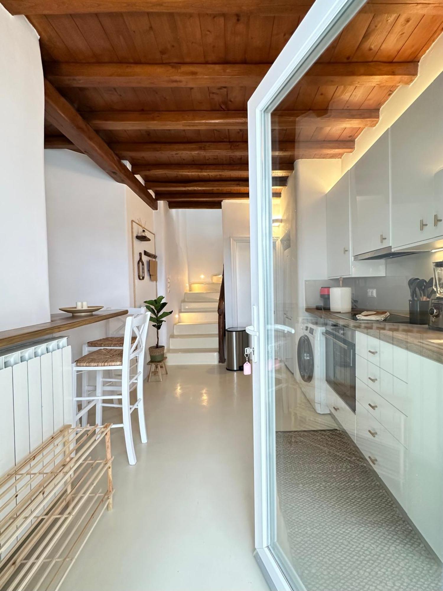 Myconian Unique In Marathi , 140sqm - 4people ,shisha Place , Private Parking, Party Place - Elenas Hospitality - Pousada Mykonos Town