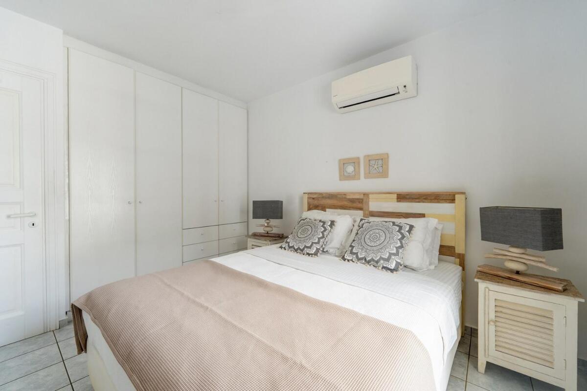 Orea Beachfront By Mykonos Mood * Kalafatis