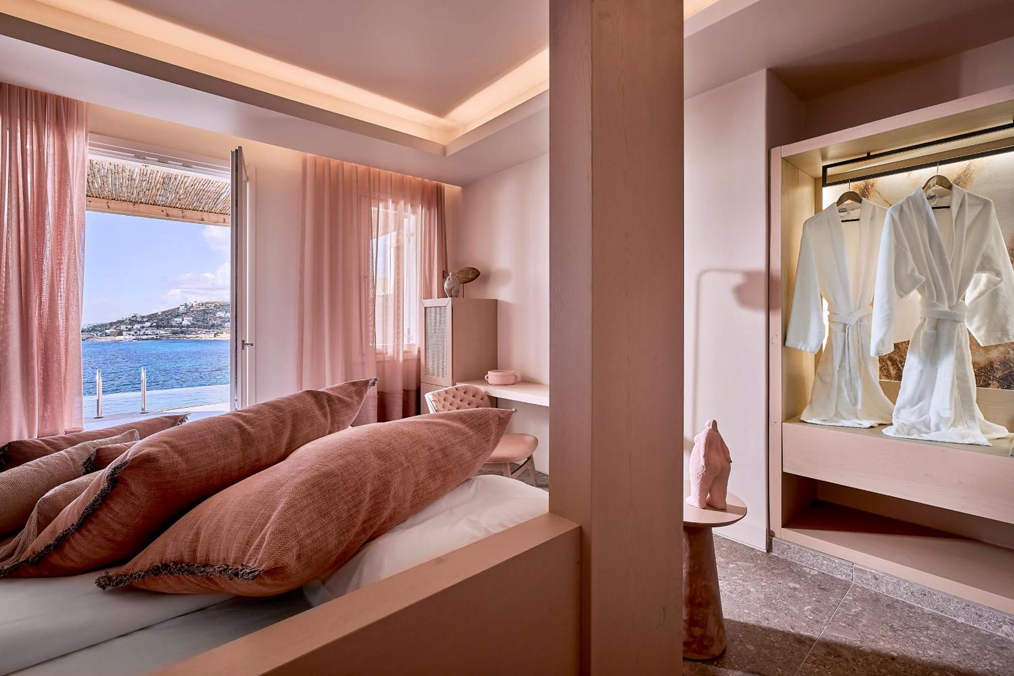 Amazon Mykonos & 5*