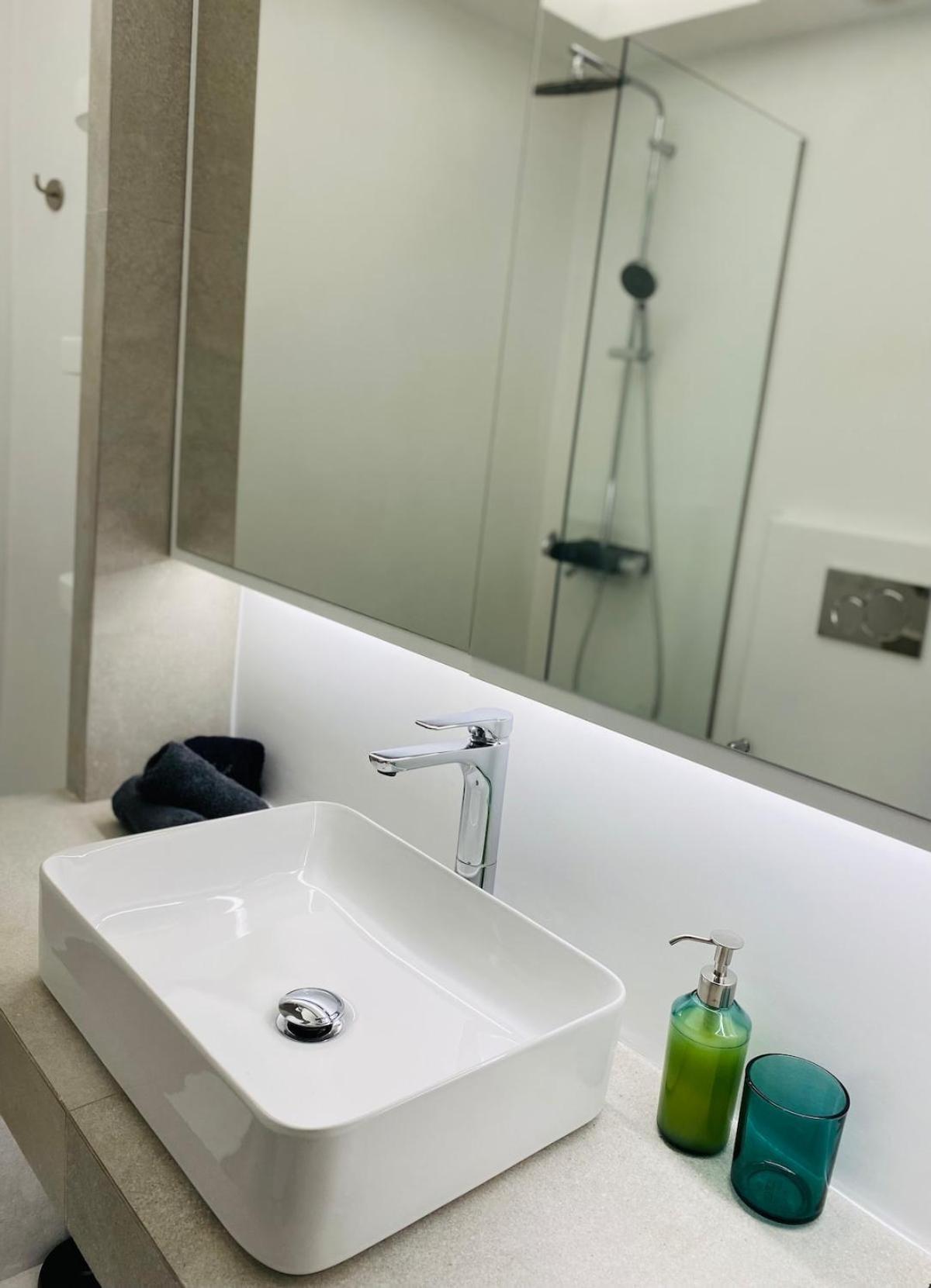 Aegean Bliss - Stylish In Agios Stefanos Apartment *