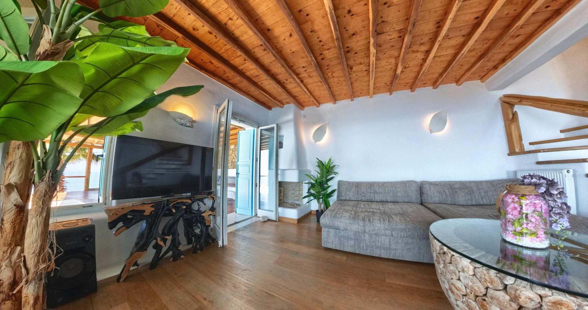 M11 - Seaview - Luxury With Pools & Views *