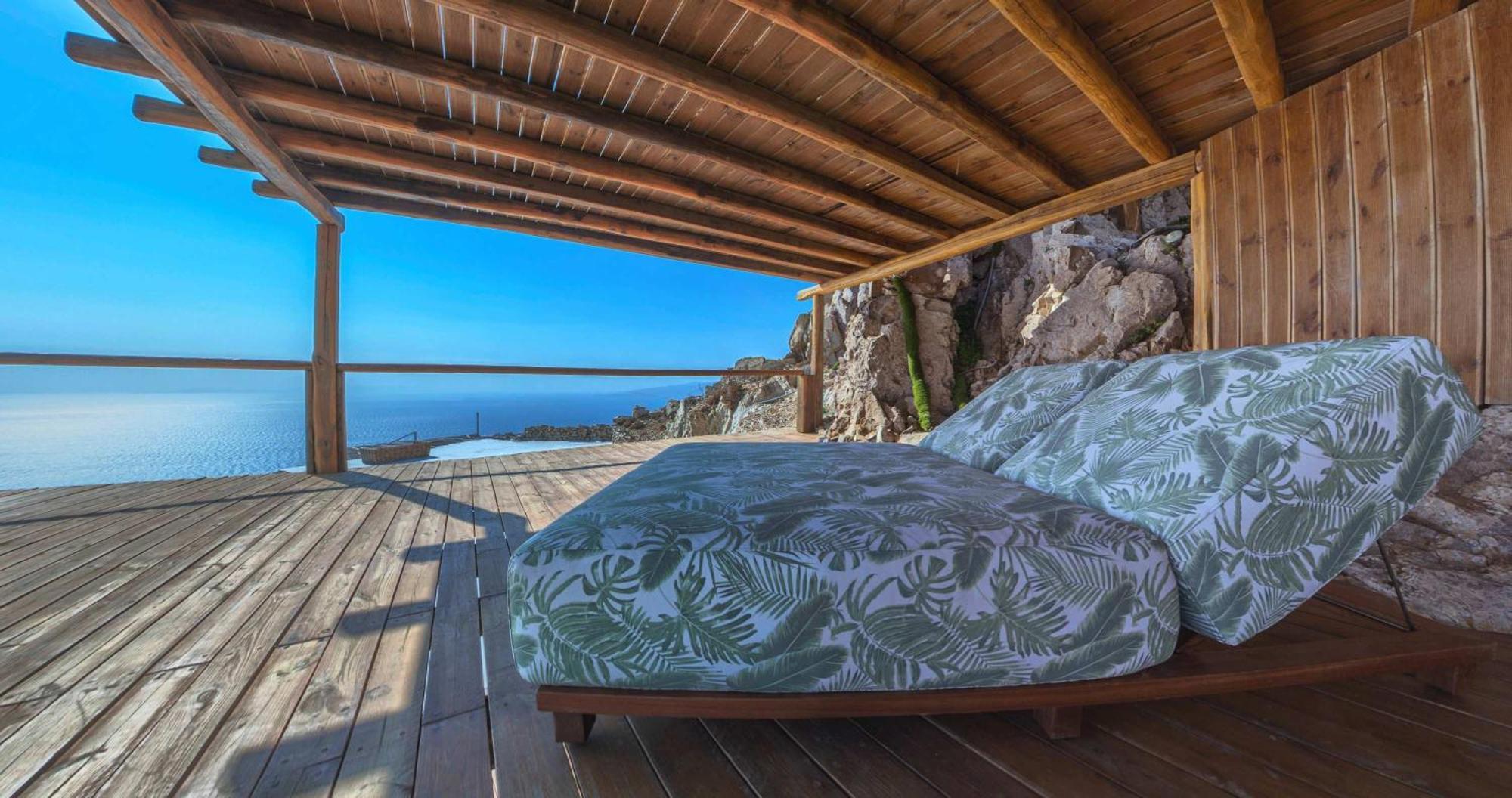 M11 - Seaview - Luxury With Pools & Views