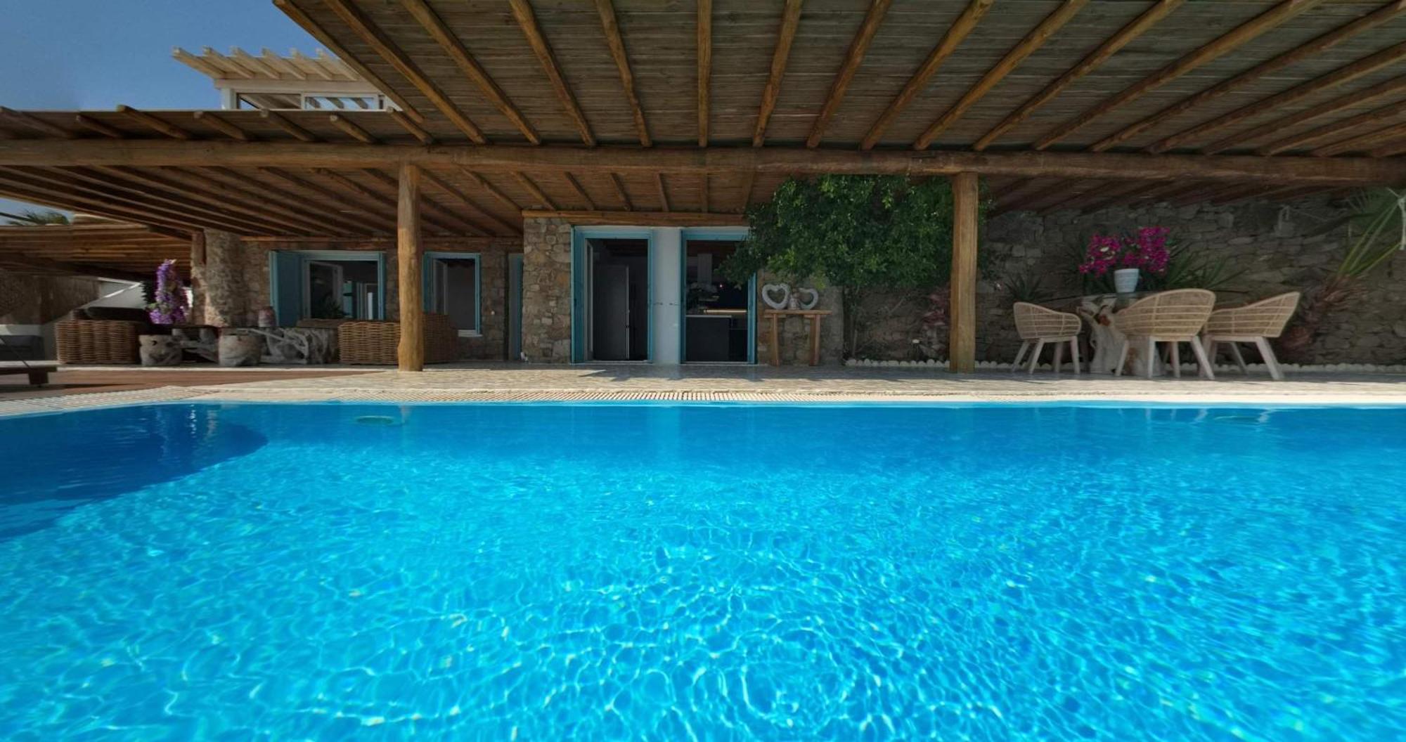 M11 - Seaview - Luxury With Pools & Views Villa