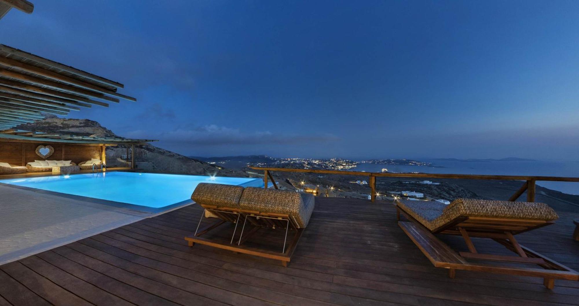 M11 - Seaview - Luxury With Pools & Views