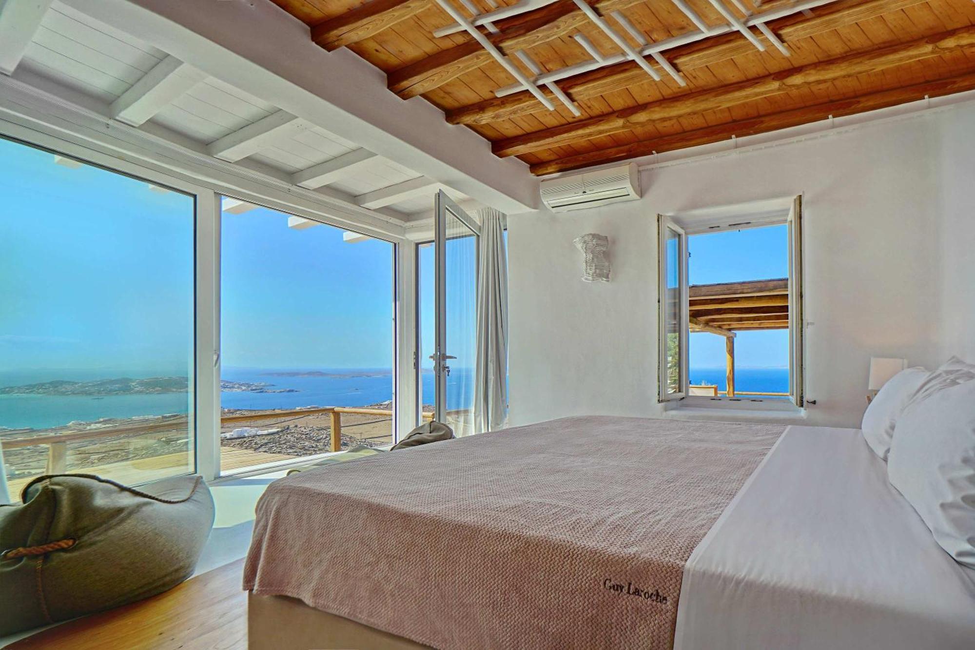 M11 - Seaview - Luxury With Pools & Views Villa