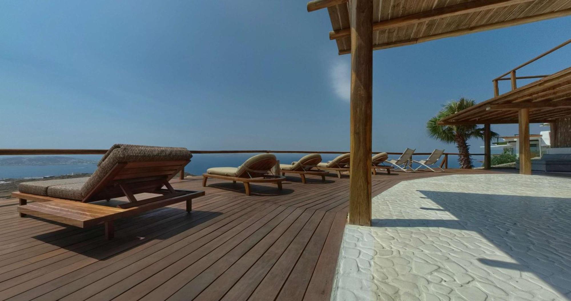 M11 - Seaview - Luxury With Pools & Views *
