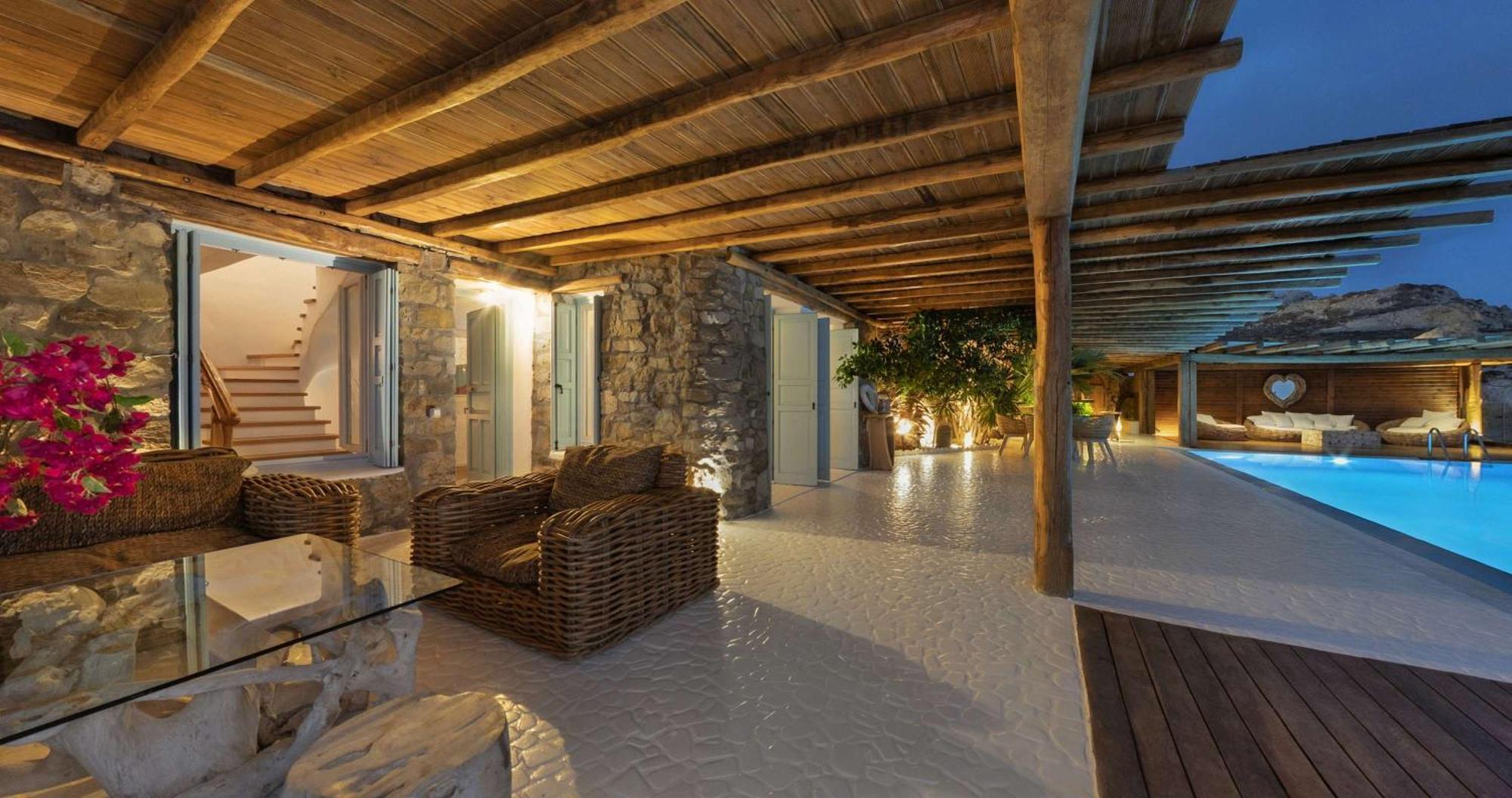 M11 - Seaview - Luxury With Pools & Views