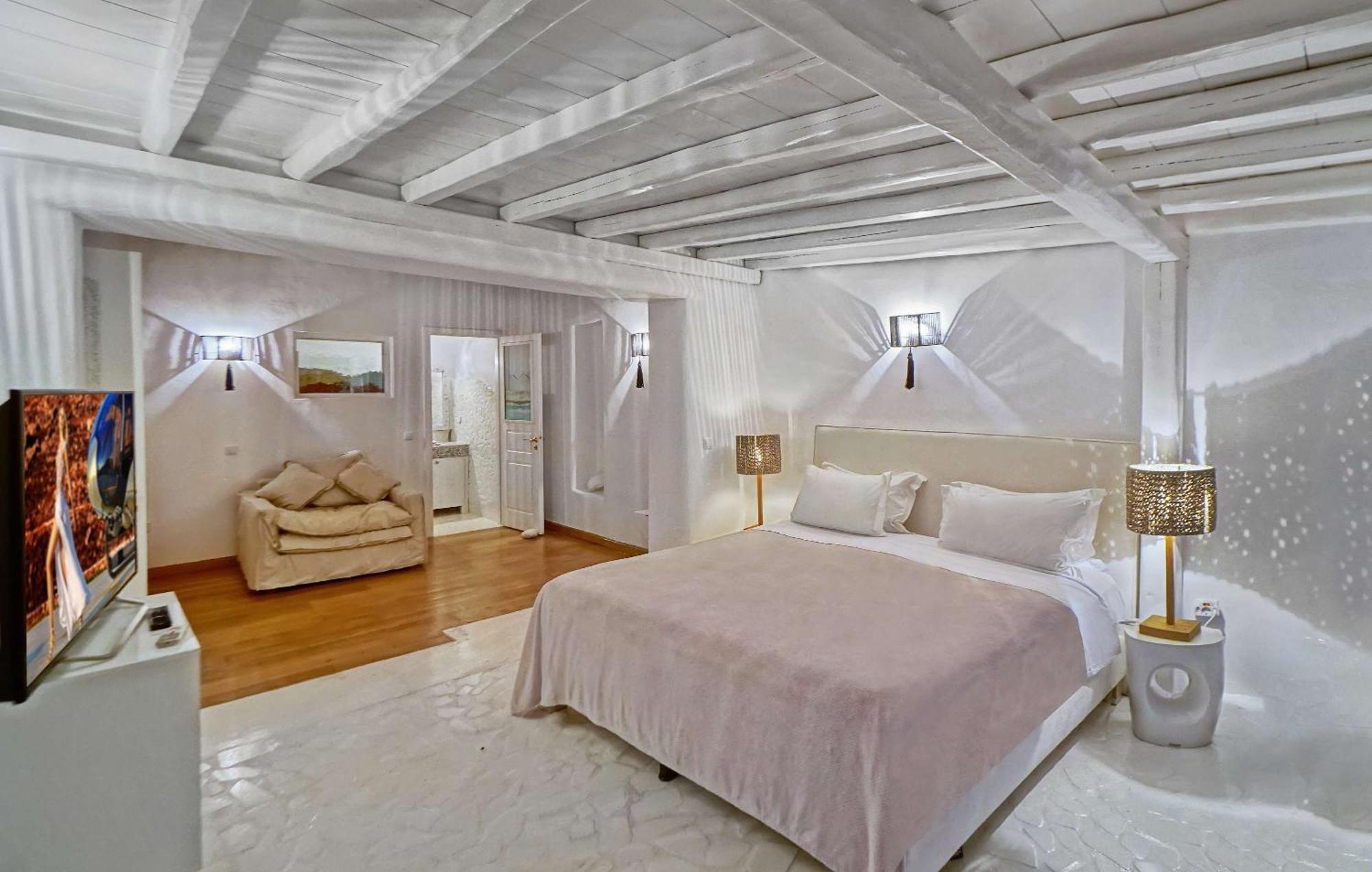 M11 - Seaview - Luxury With Pools & Views Villa