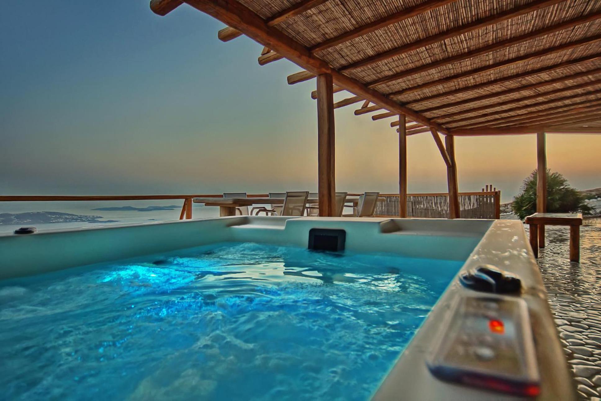 Villa M11 - Seaview - Luxury With Pools & Views *