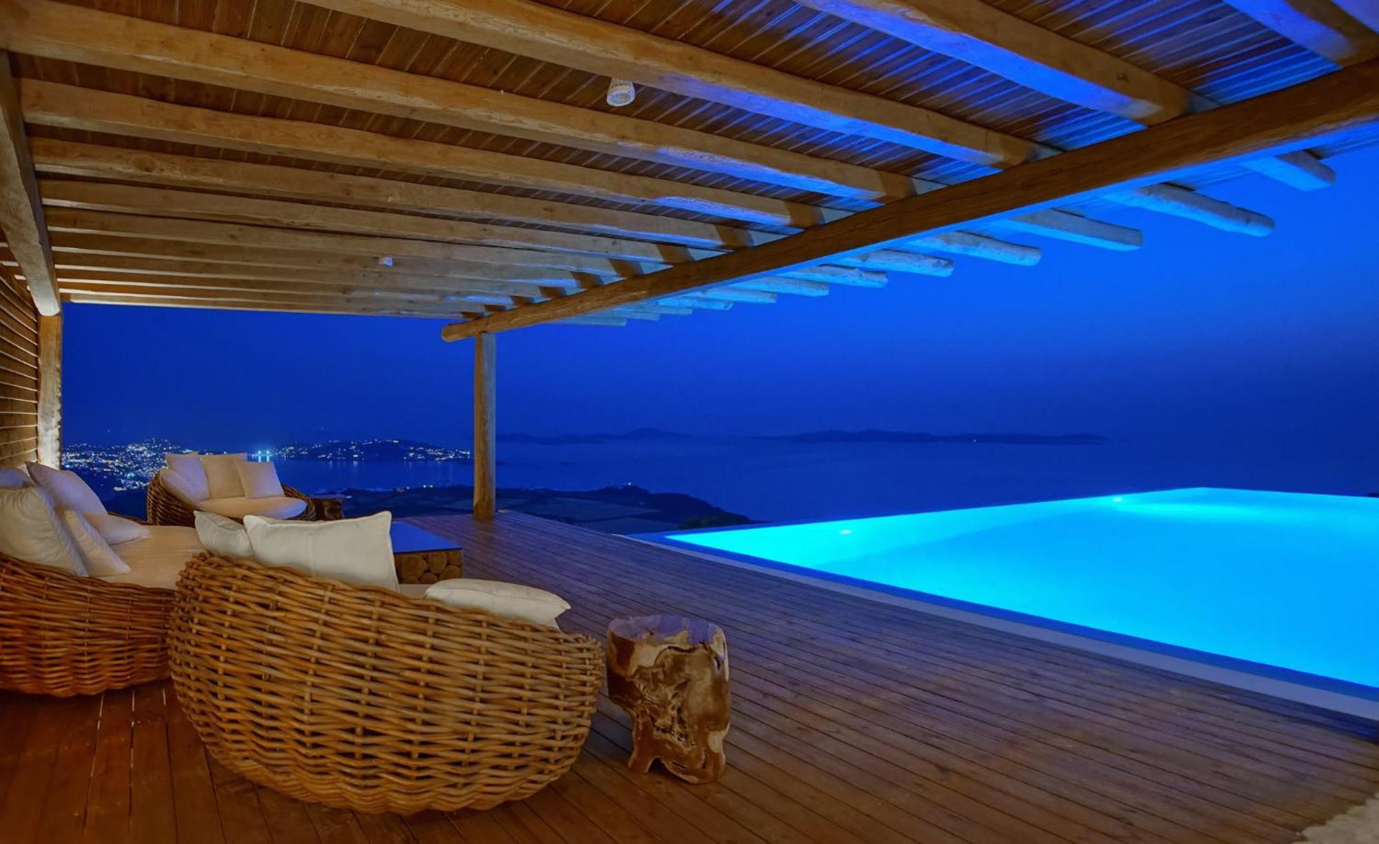 M11 - Seaview - Luxury With Pools & Views