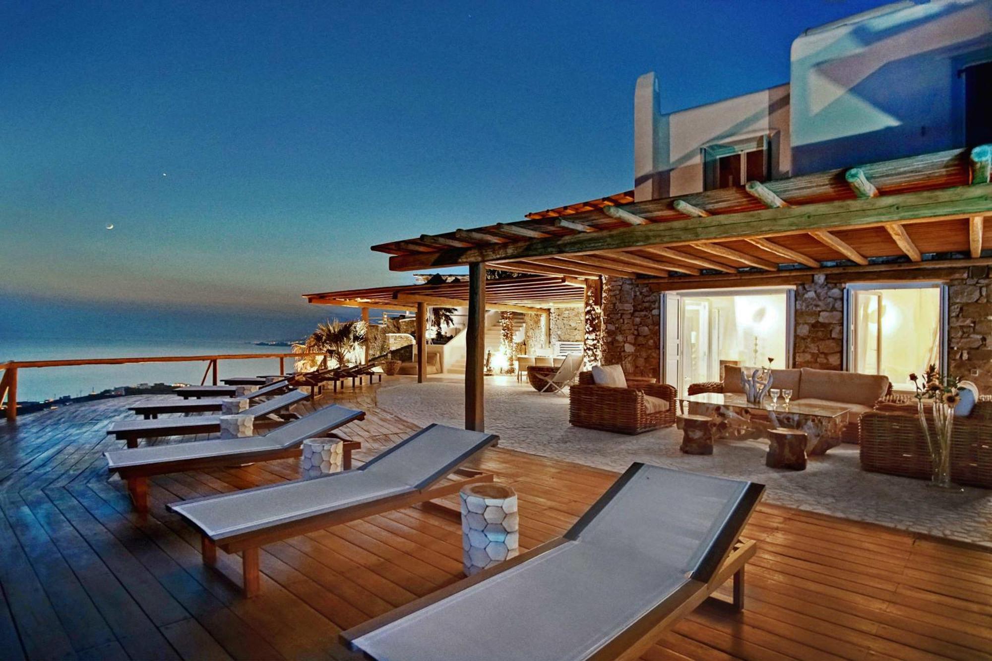 M11 - Seaview - Luxury With Pools & Views *