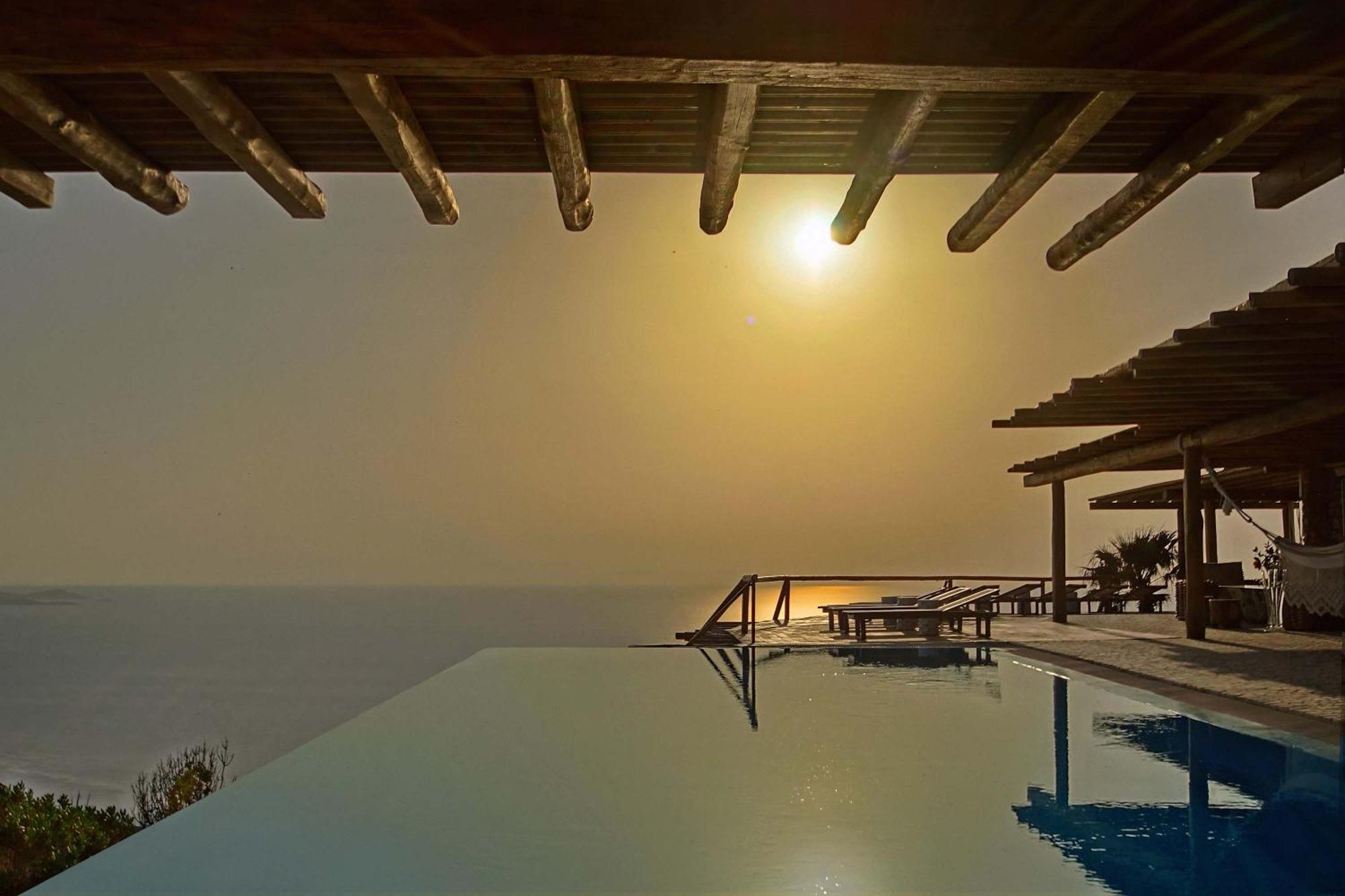 M11 - Seaview - Luxury With Pools & Views Villa