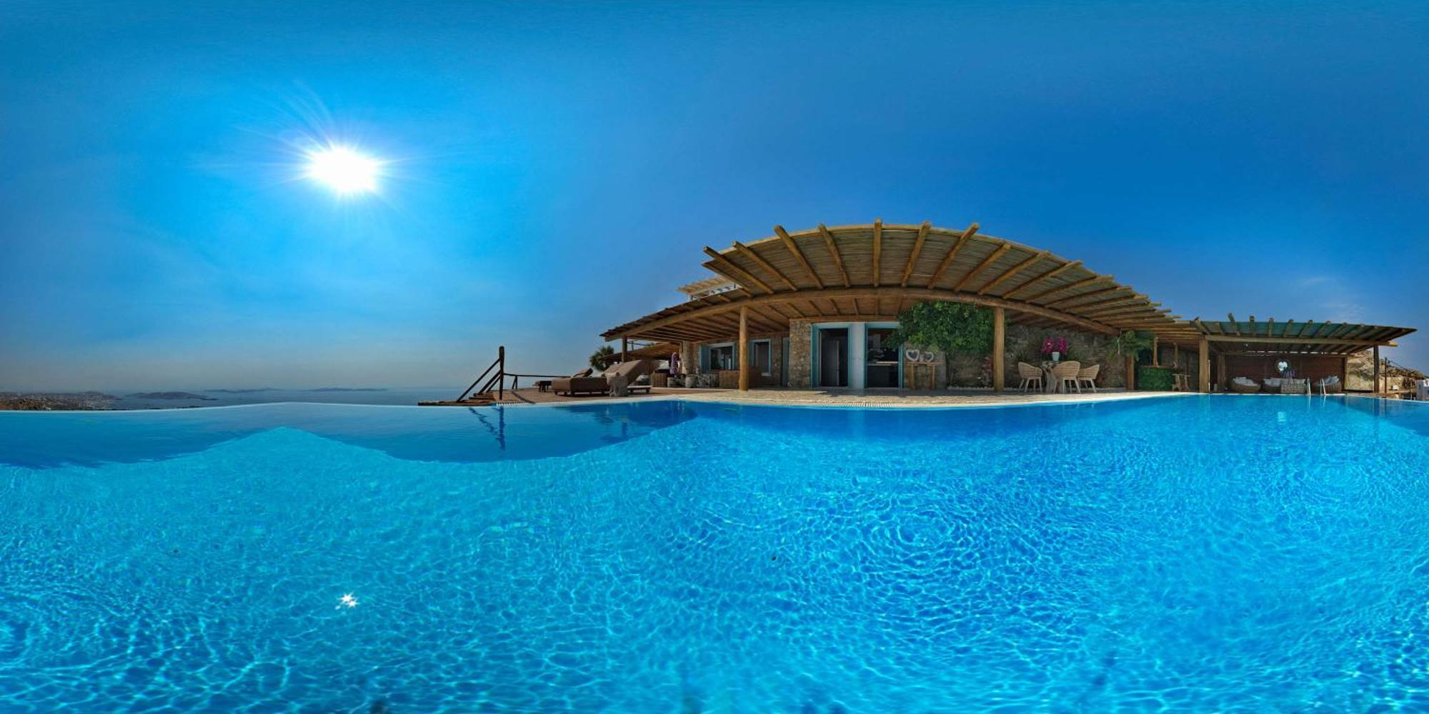 M11 - Seaview - Luxury With Pools & Views