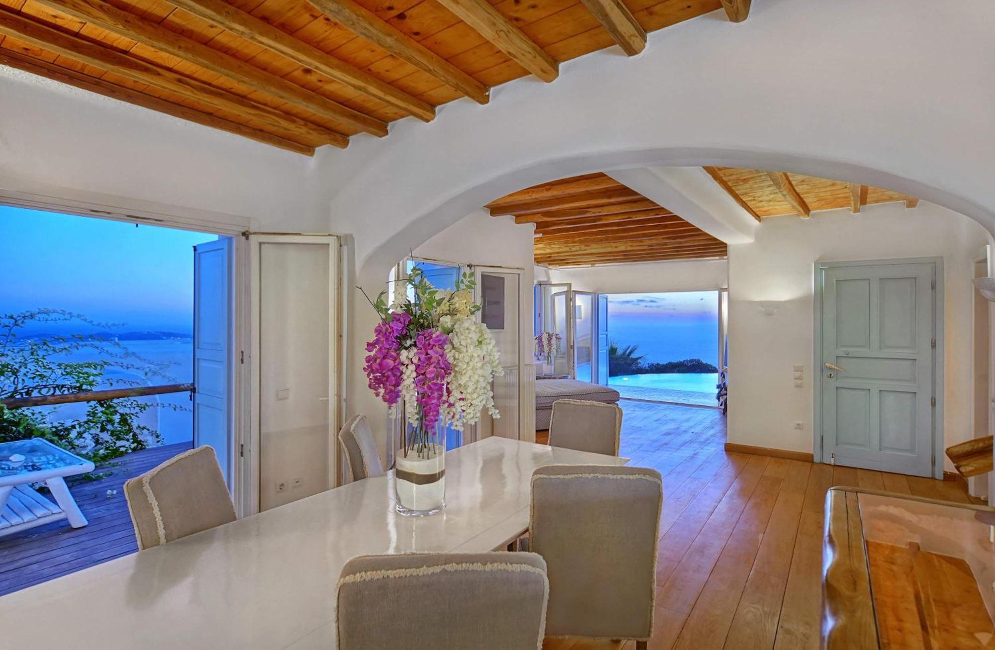 M11 - Seaview - Luxury With Pools & Views Villa
