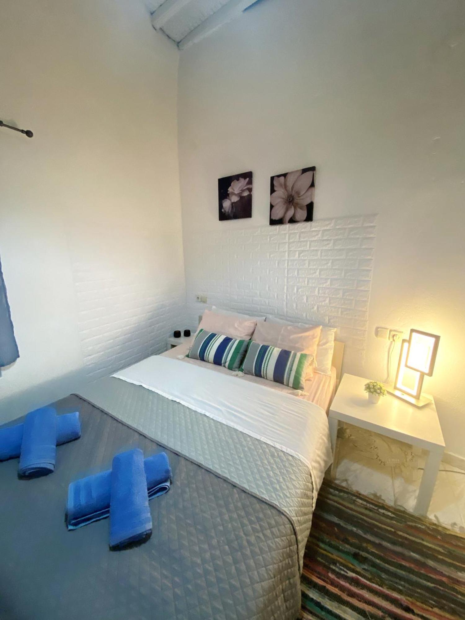Lolaos 2 * Mykonos Town