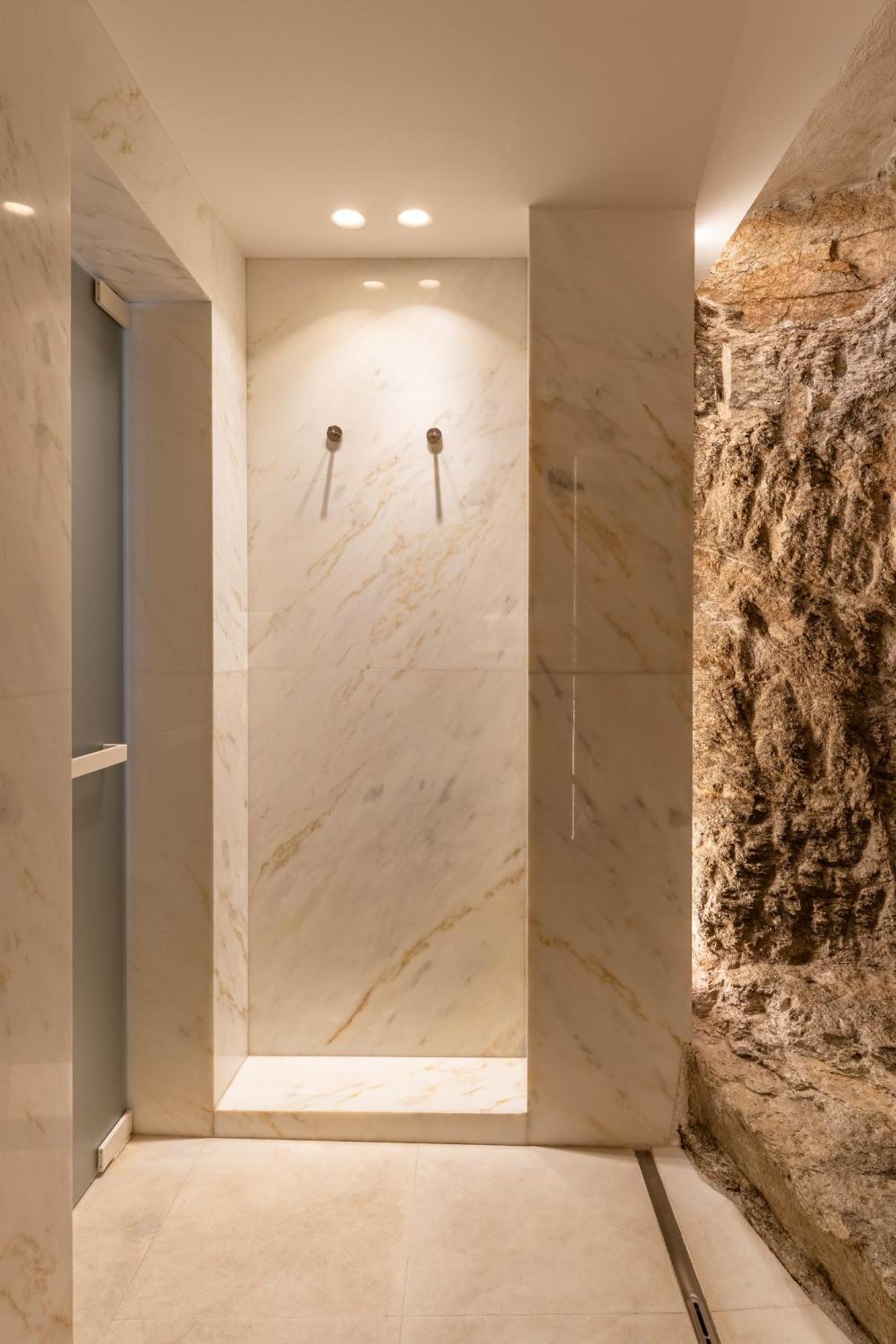 νumi Boutique Hotel