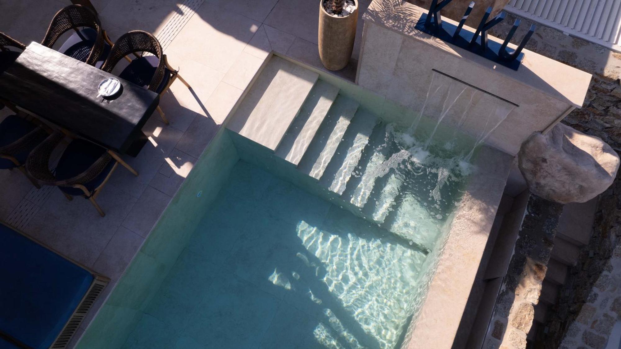 νumi Boutique Hotel