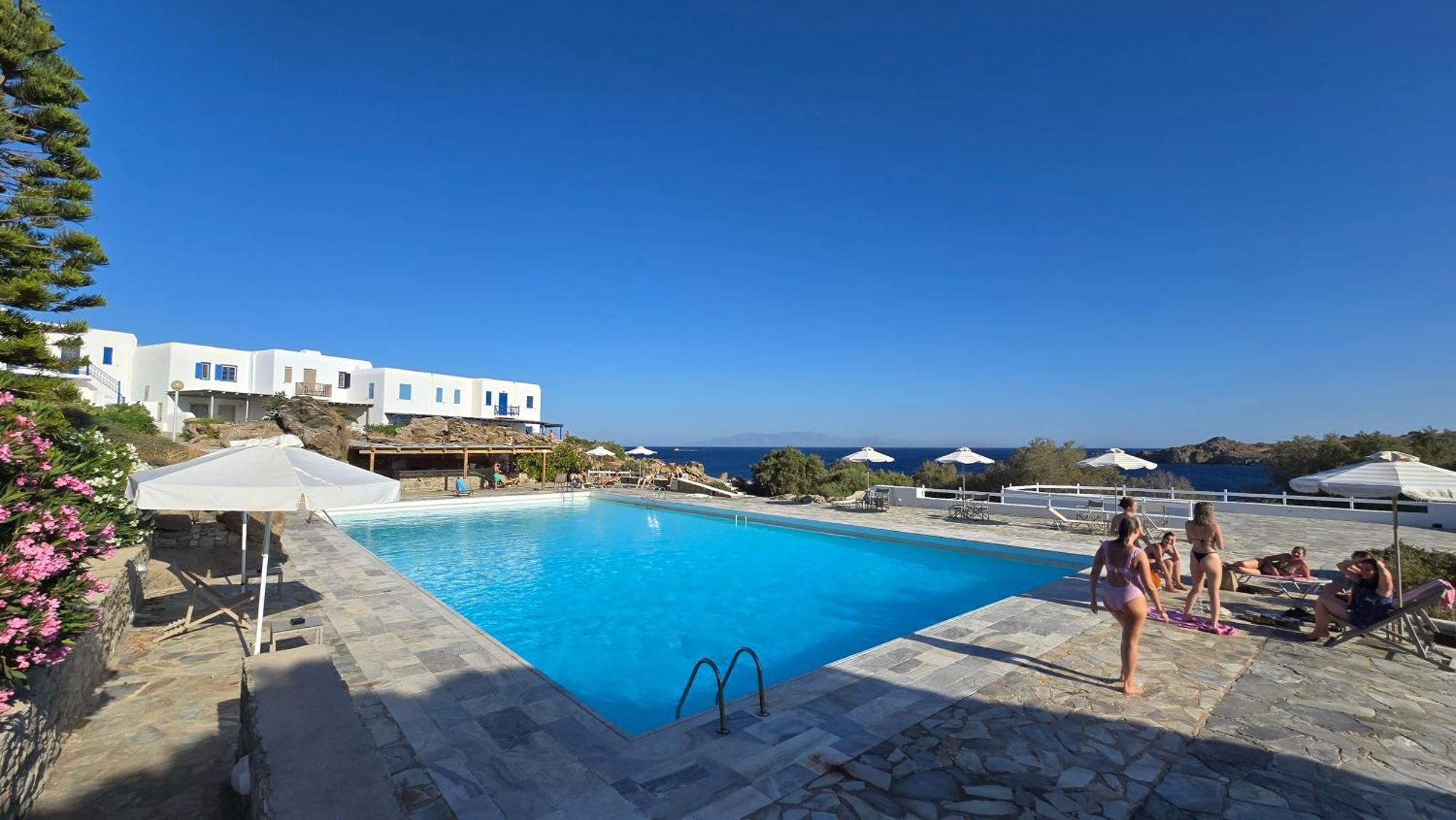 Cute Double Storey I Pool & Apartment *