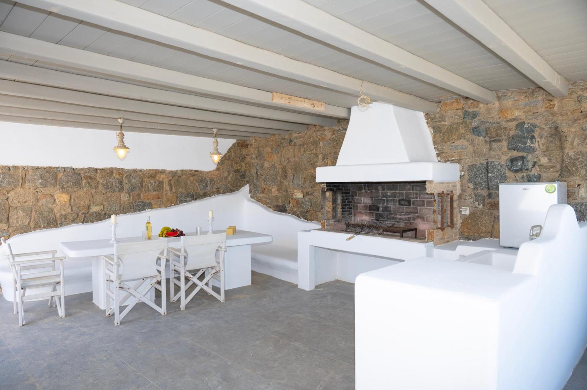 Beachfront House With 2 Hot Tubs *