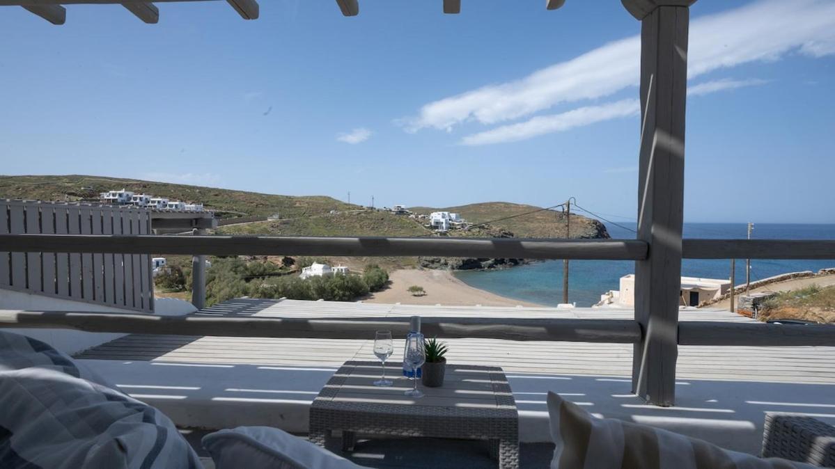 Beachfront House With 2 Hot Tubs Panormos (Mykonos)