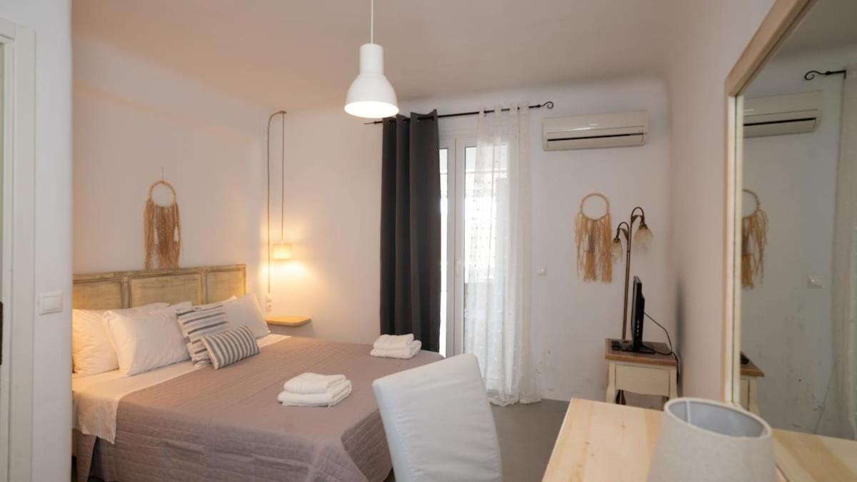 Beachfront House With 2 Hot Tubs Holiday home Panormos (Mykonos)