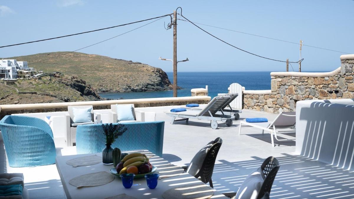 Beachfront House With 2 Hot Tubs Panormos (Mykonos)