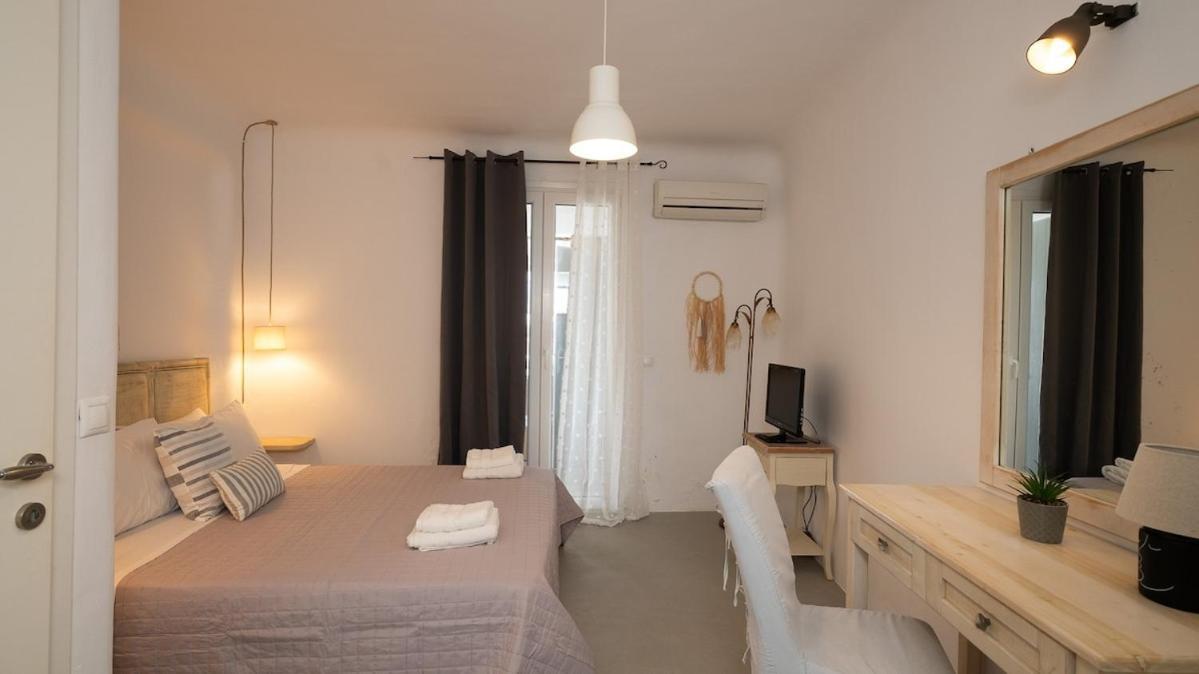 Holiday home Beachfront House With 2 Hot Tubs Panormos (Mykonos)
