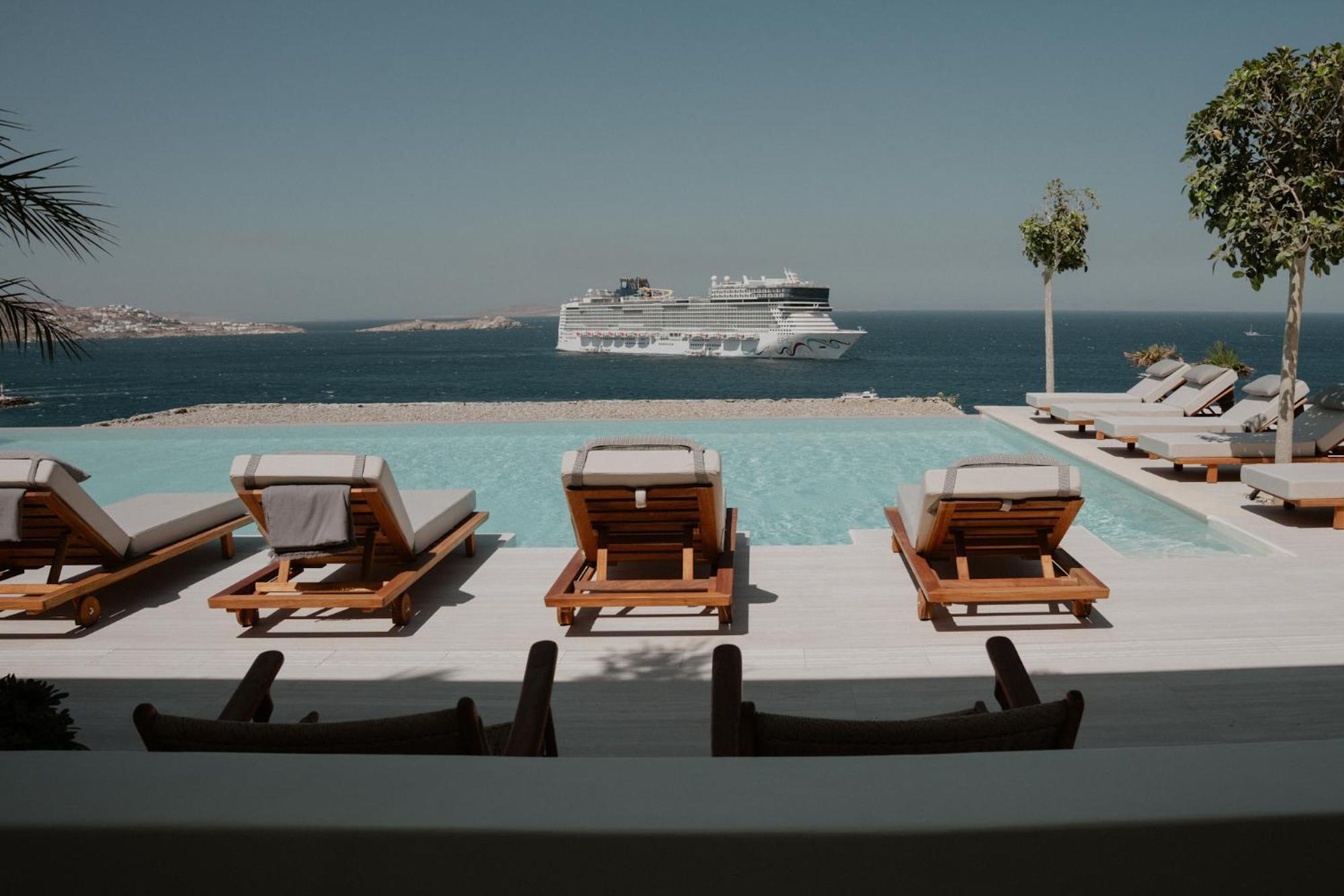 Tagoo Hills * Mykonos Town