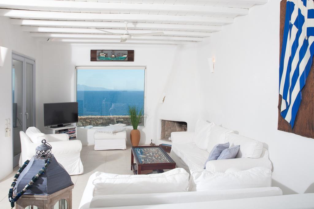 Villa 3 Bedroom Cycladic Lia Kalafatis