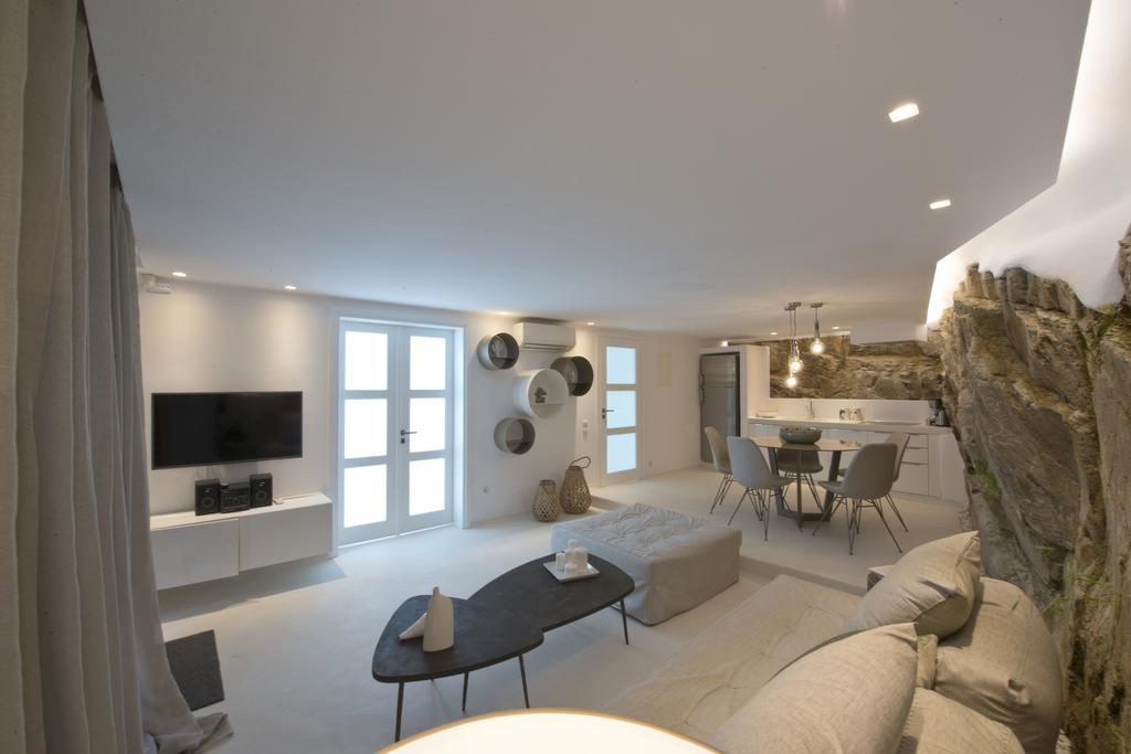 Villa Diles & Mykonos Tourlos